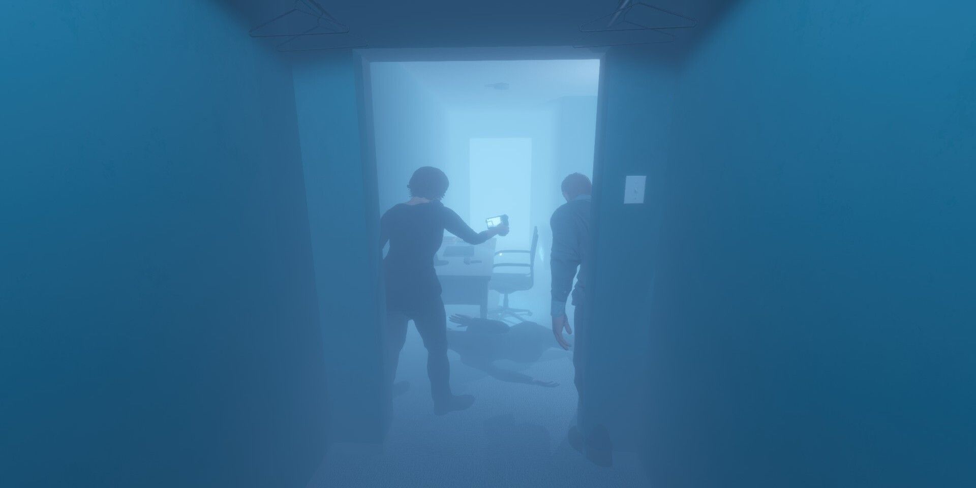 gameplay de phasmophobie montrant des chasseurs de fantômes au travail