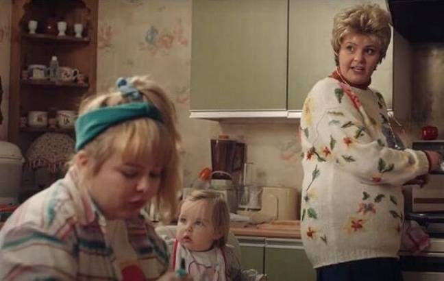La fillette de quatre ans et sa sœur jumelle Sophie ont joué le rôle de la petite sœur d'Erin Quinn, Anna. Crédit : Canal 4