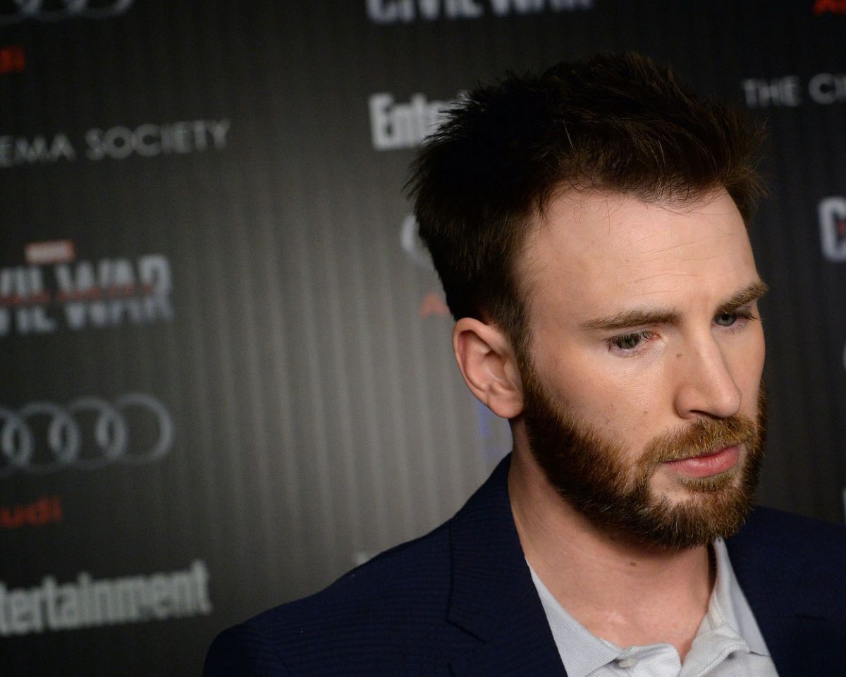 Chris Evans assiste à une projection de 