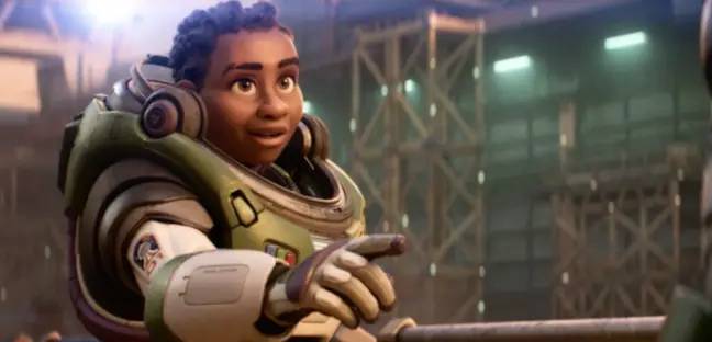 Lightyear présentera le premier baiser homosexuel de Pixar. Crédit : Disney