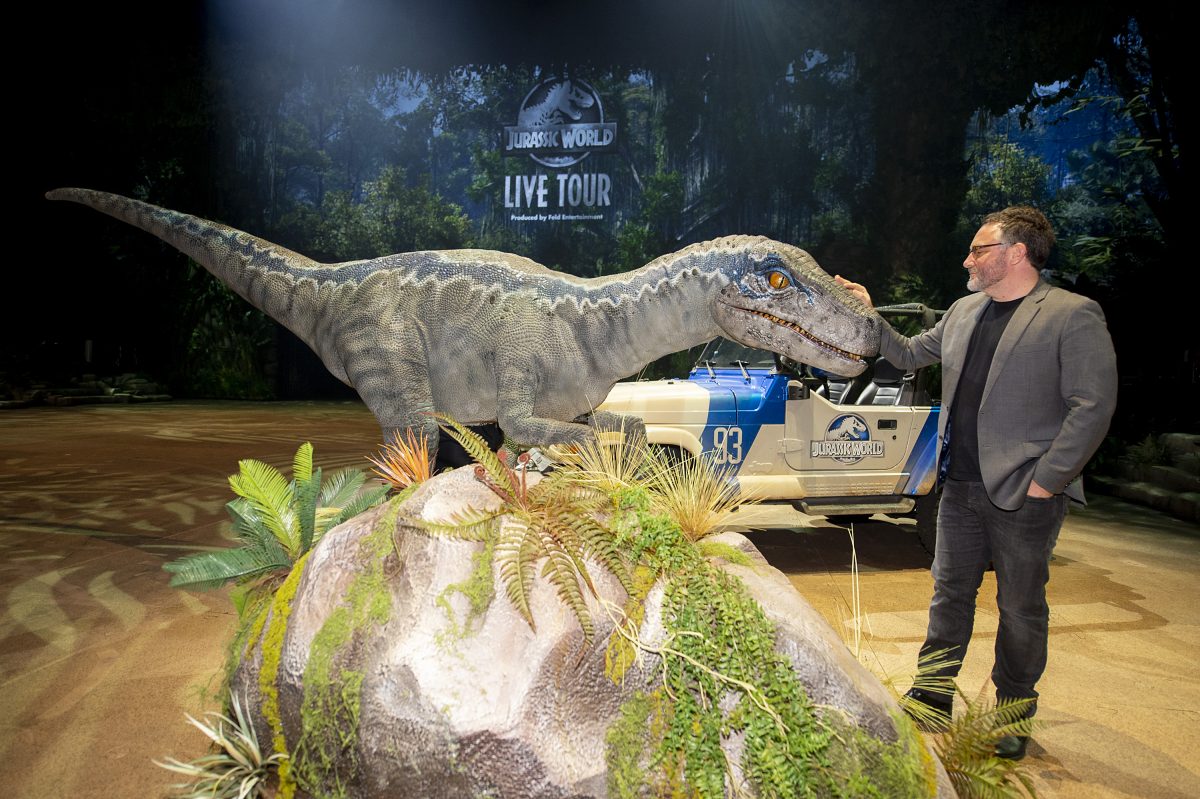 Le réalisateur Colin Trevorrw assiste à la première du Jurassic World Live Tour à l'Allstate Arena