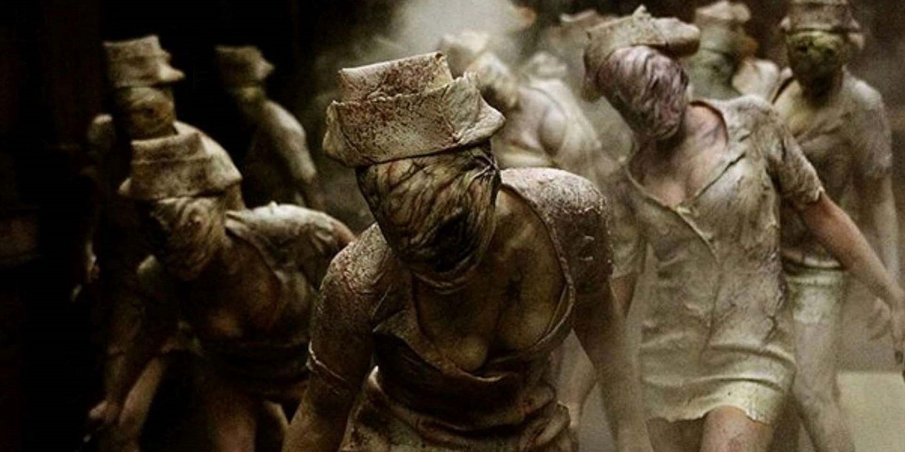 Image du film Silent Hill montrant un groupe d'infirmières qui avancent.