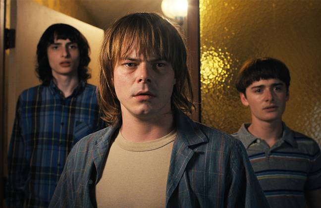 Charlie Heaton avec Finn Wolfhard et Noah Schnapp dans Stranger Things.  Crédit : Netflix