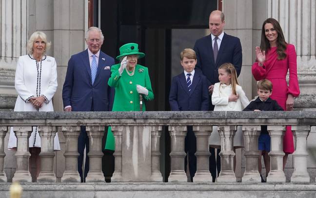 La reine sur le balcon du palais de Buckingham. Crédit : Alamy