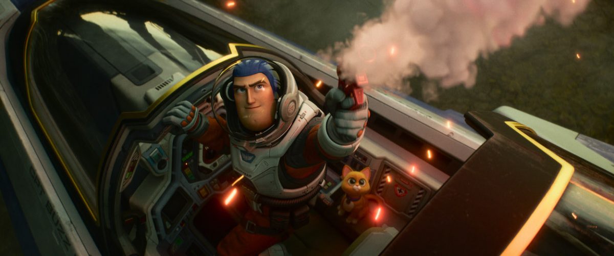 Une image fixe du film Pixar 2022 'Lightyear' montre le personnage principal et le robot félin Sox. Pixar a créé une nouvelle technologie pour réaliser le rêve du réalisateur Angus MacClane et présenter le film sur des écrans IMAX.