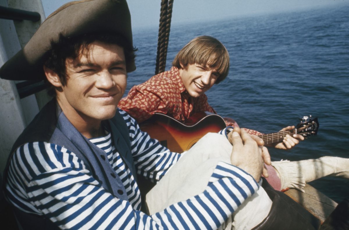 Micky Dolenz et Peter Tork des Monkees sur un bateau