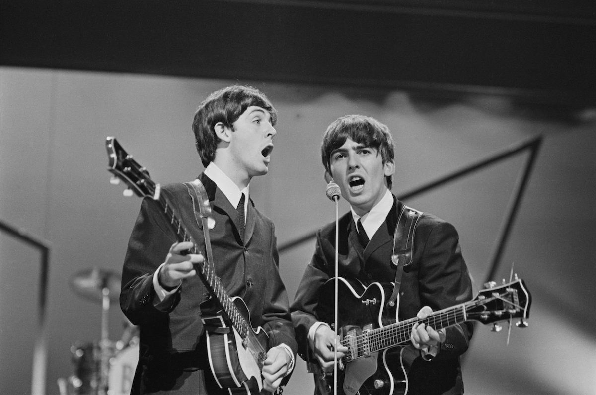 Paul McCartney (à gauche) et George Harrison lors d