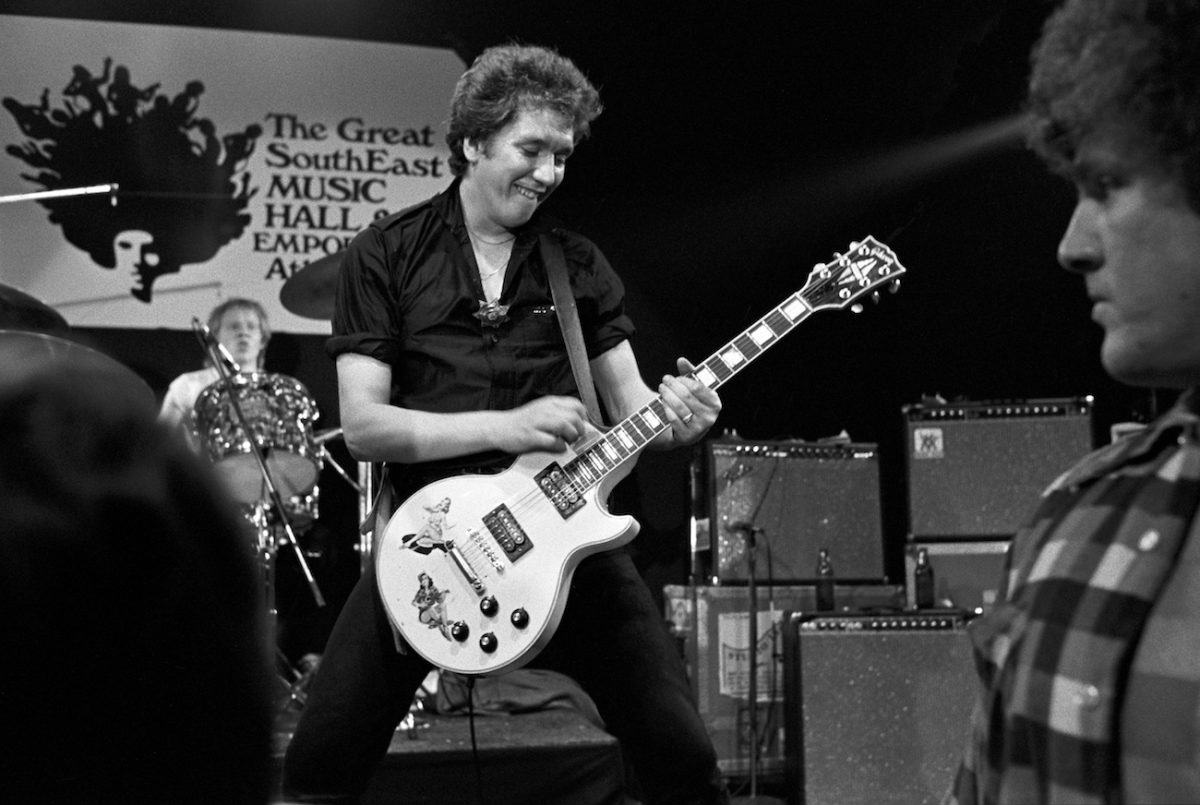 Paul Cook et Steve Jones des Sex Pistols se produisant au Great Southeast Music Hall en Géorgie, 1978.