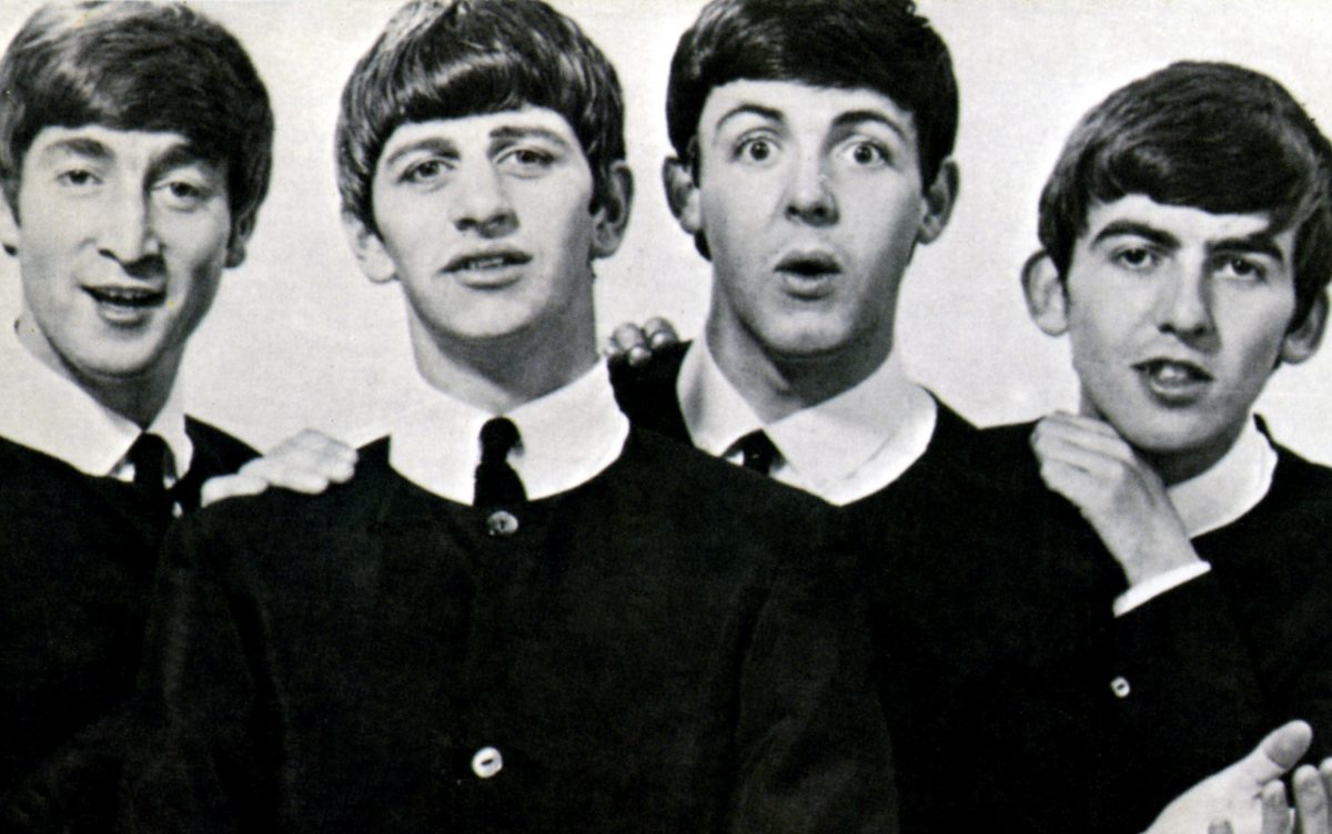 John Lennon, Ringo Starr, Paul McCartney et George Harrison des Beatles se sont habillés à l'identique pendant la "Écrivain de livres de poche" ère