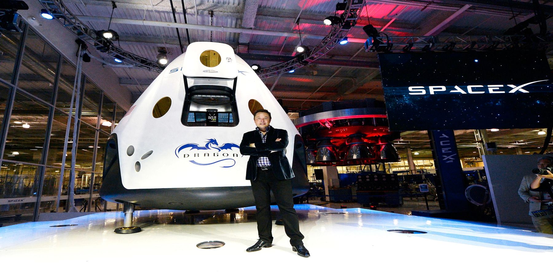 Elon Musk avec la capsule Crew Dragon