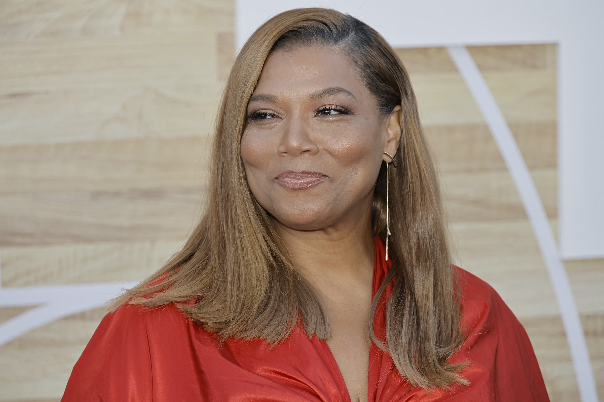 Queen Latifah, un rappeur comme Tupac Shakur, posant pour une photo