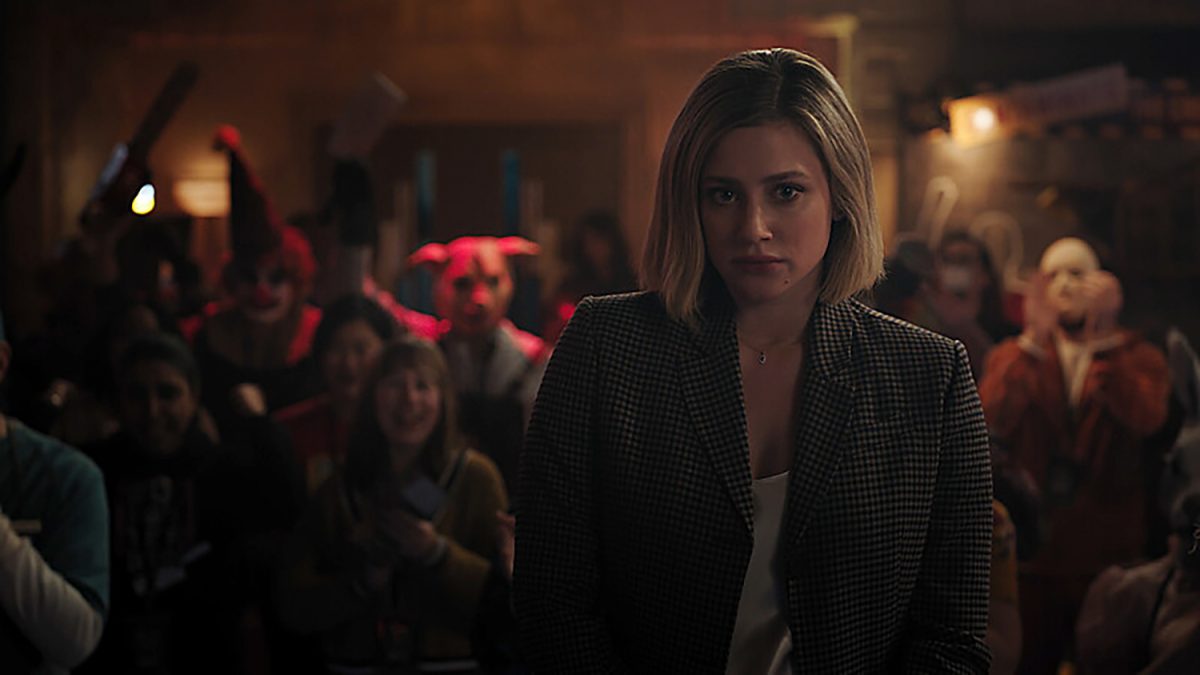 Lili Reinhart dans le rôle de Betty Cooper dans la saison 6 de Riverdale, dans laquelle l'identité de TBK est révélée.