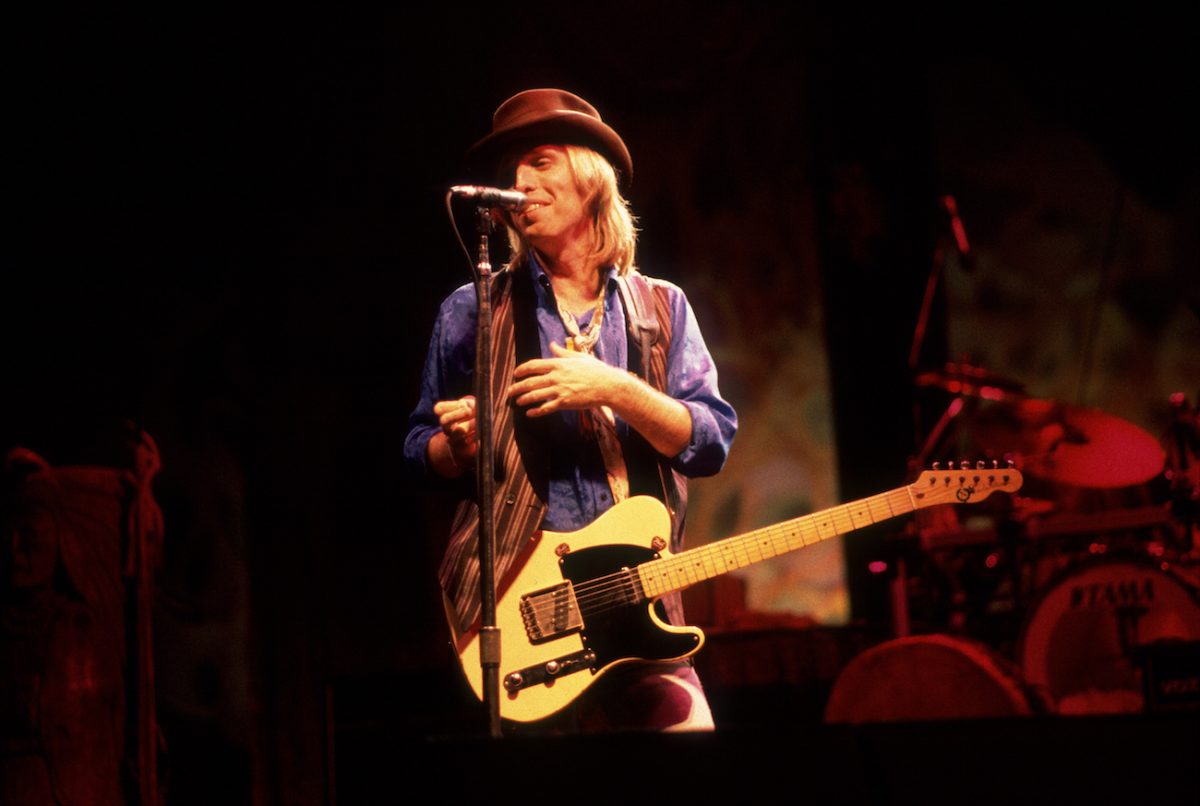 Tom Petty se produisant au Poplar Creek Music Theatre en 1987.