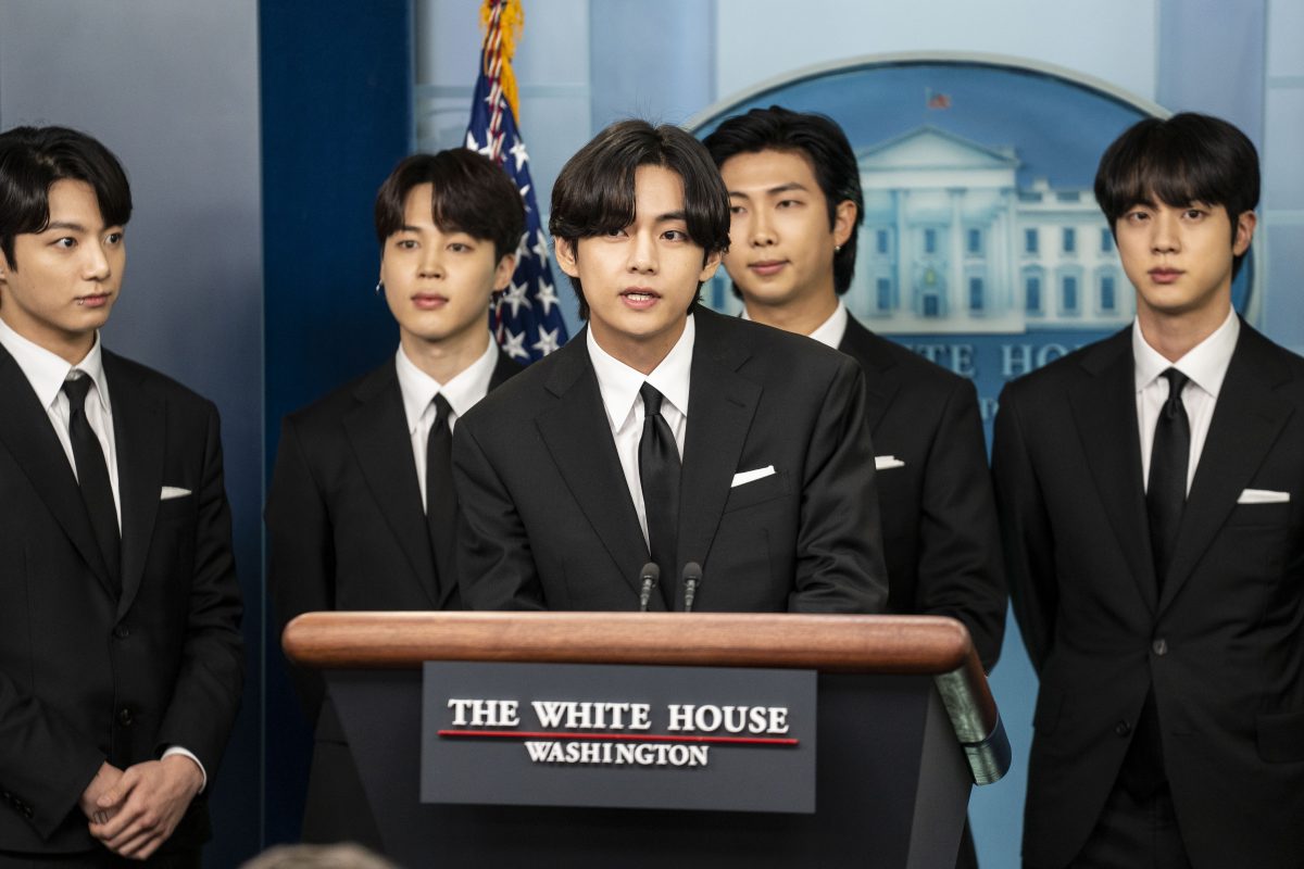 BTS prend la parole lors du point de presse quotidien à la Maison Blanche