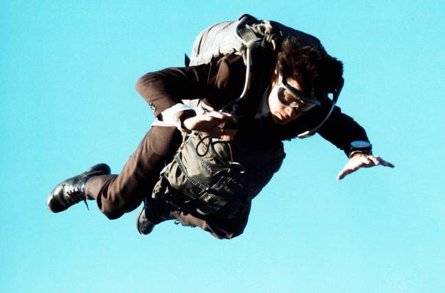 On pense que DB Cooper a sauté en parachute de l'avion vers 20 heures. Crédit : Universal Pictures