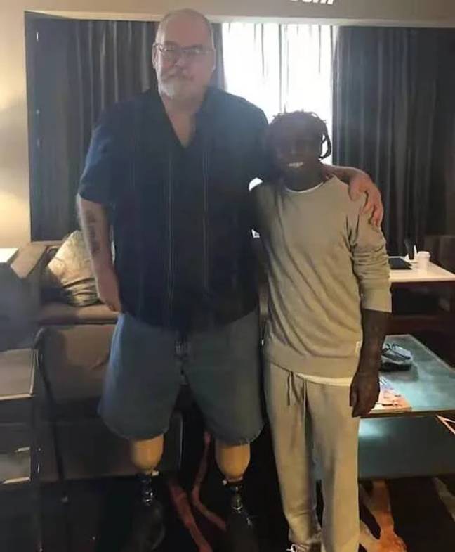 Robert Hoobler avec Lil Wayne.  Crédit : Twitter/@lilwaynehq_2