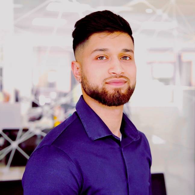 Shah Rahaman aide à gérer l'entreprise avec le reste de sa famille. 1 crédit