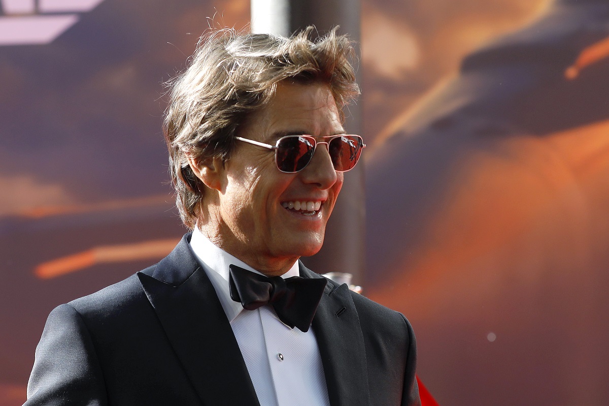 Tom Cruise avec des lunettes de soleil à la première britannique de 