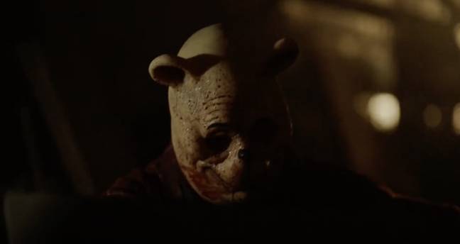 Une Winnie l'Ourson ensanglantée.  Crédit : ITN Studios