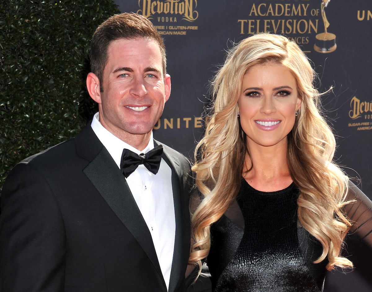 Tarek El Moussa et Christina Haack, qui ont déclaré avoir changé leur façon de parler aux gens après Tarek El Moussa, posent pour les caméras sur le tapis rouge