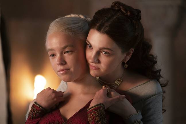 Milly Alcock et Emily Carey dans le rôle de la jeune princesse Rhaenyra et Alicent Hightower. Crédit : HBO/Sky