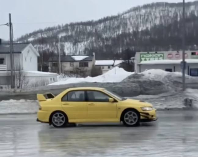 La Mitsubishi Lancer Eco May s'est écrasée à 75 mph. Crédit : Instagram/Grandtournation