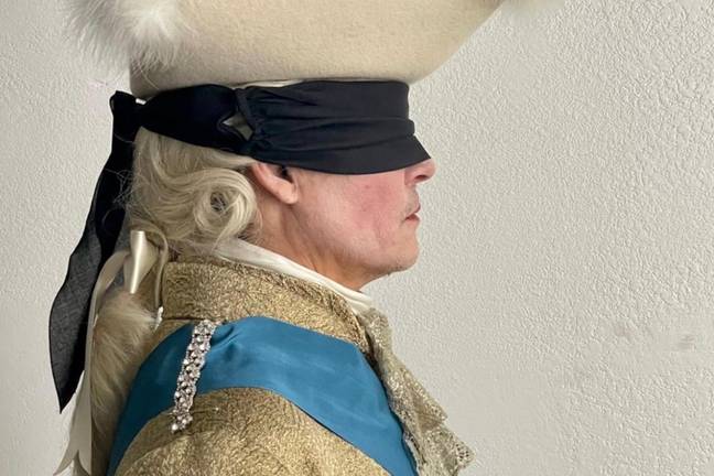 La première image de Johnny Depp en tant que roi Louis XV. Crédit : Why Not Productions