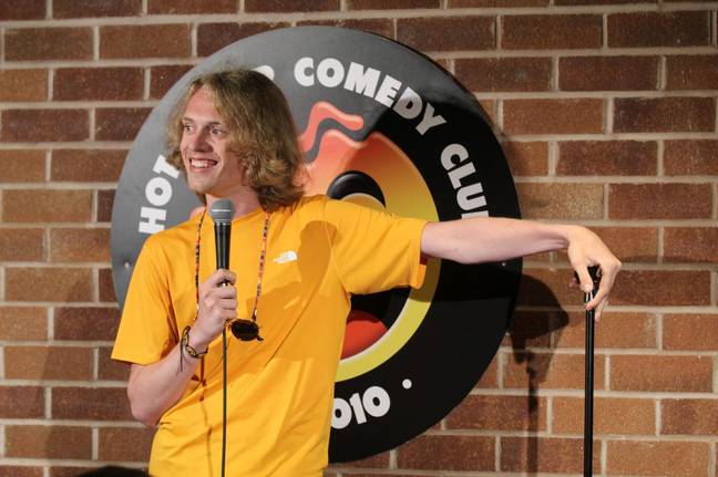 Danny a même joué au Hot Water Comedy Club lui-même.  Crédit : Danny Davies