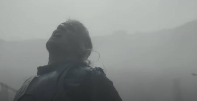 Daemon est frappé par une flèche, mais est capable de tituber jusqu'à Crabfeeder pour terminer le travail.  Crédit : HBO/Sky
