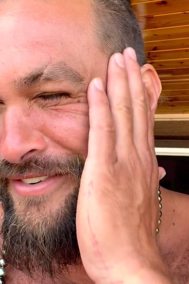 Il exhorte les gens à cesser d'utiliser des plastiques à usage unique. Crédit : Instagram/Jason Momoa