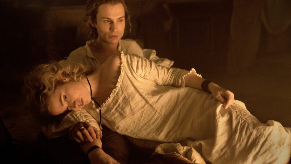 Intrigue et romance se combinent dans la bande-annonce Dangerous Liaisons de STARZ