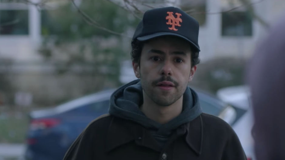 Ramy essaie de trouver le sens de la vie dans la bande-annonce de la saison 3