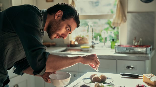 From Scratch est en partie une cuisine réconfortante mignonne, en partie une romance larmoyante