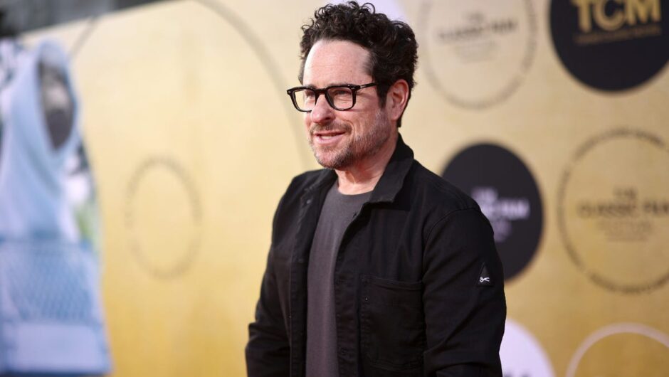 Que signifie le nouveau travail de James Gunn pour les projets DC de JJ Abrams ?