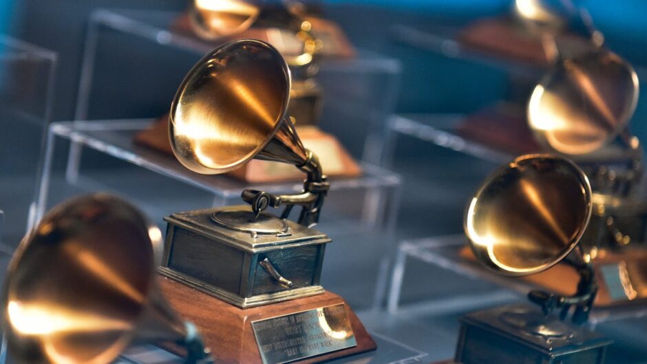 Voici les nominés en lice pour les trophées aux Grammy Awards 2023