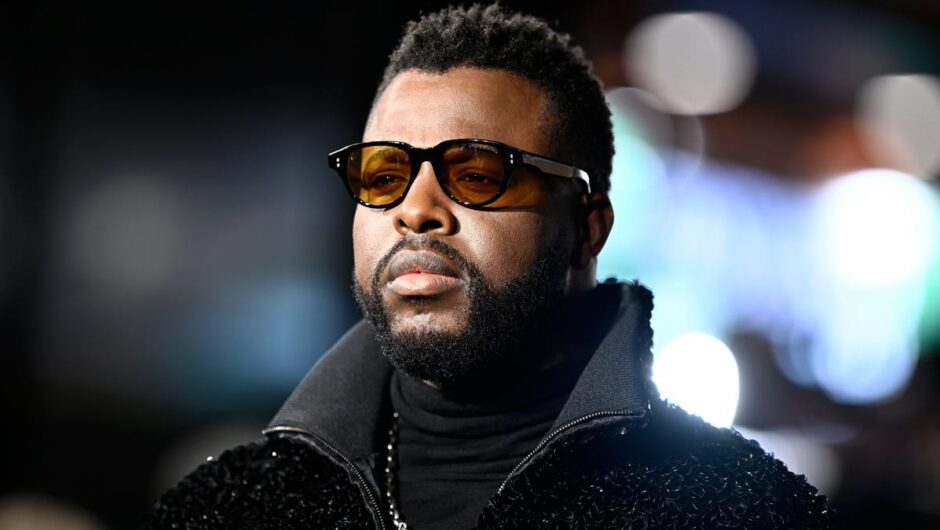 Winston Duke réagit aux fans qui voulaient que Chadwick Boseman soit refondu