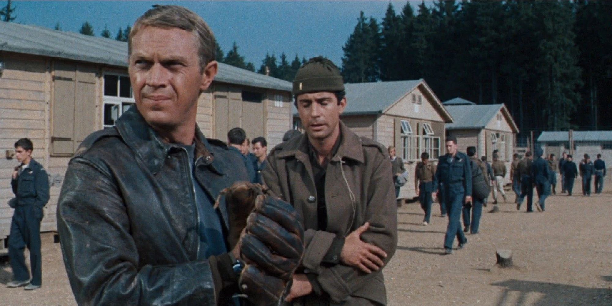 Steve McQueen dans La grande évasion