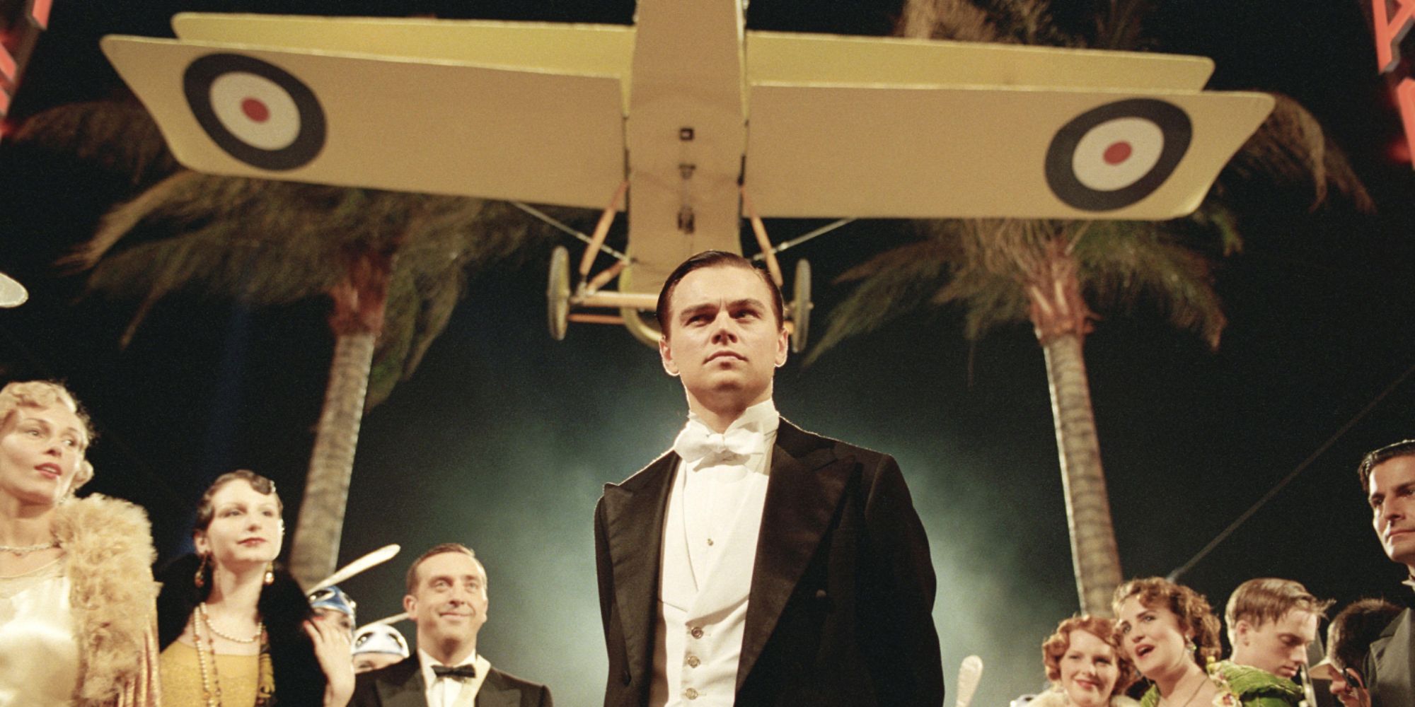 Leonardo DiCaprio dans le rôle d'Howard Hughes dans L'aviateur