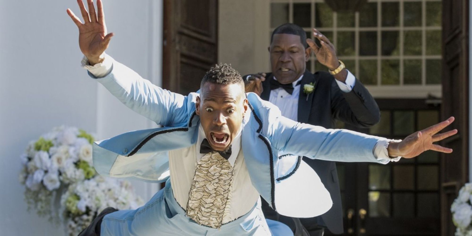 Marlon Wayans expulsé de son mariage par Dennis Haysbert dans Naked