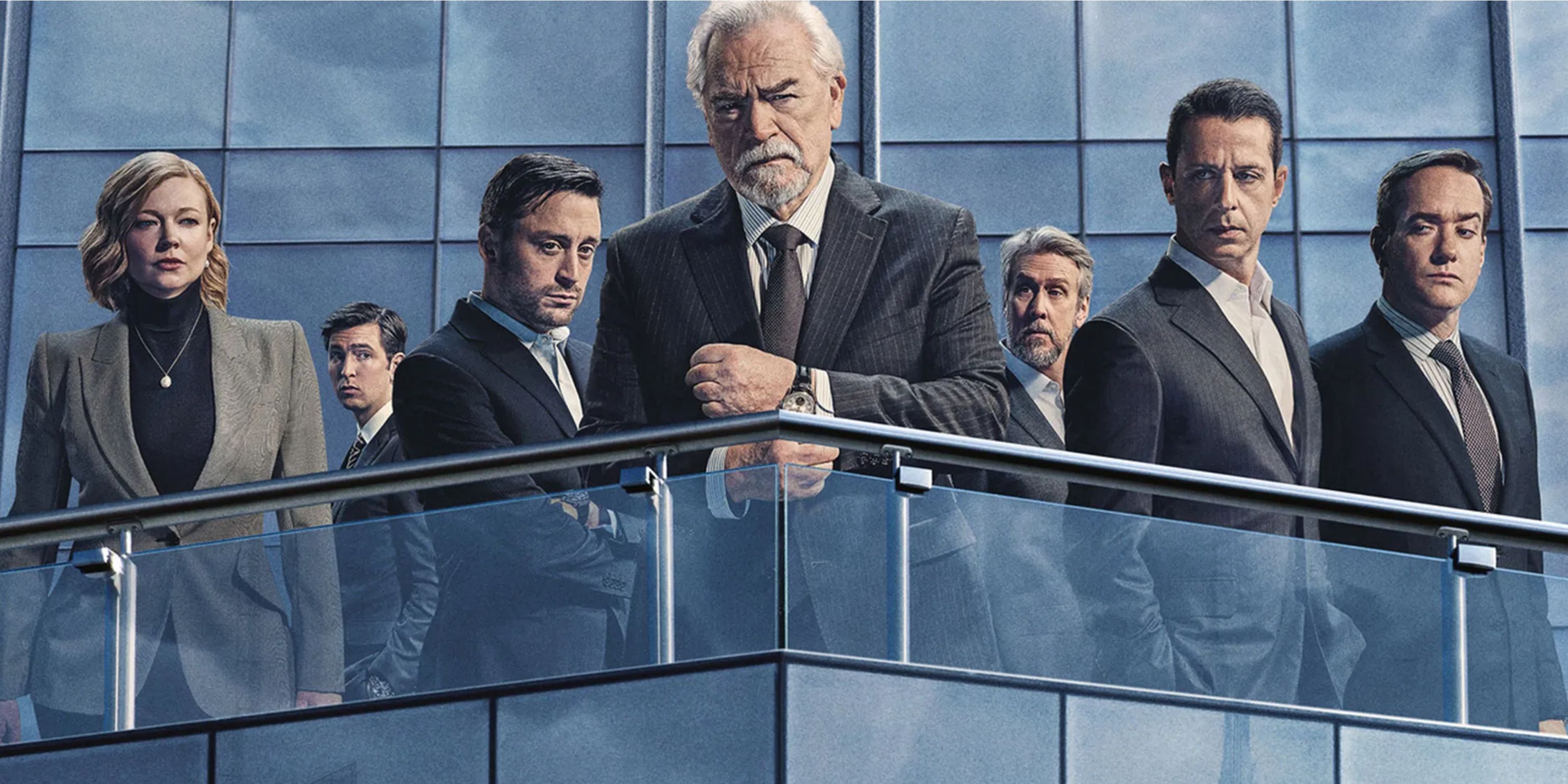 Les personnages principaux de Succession saison 4 debout au sommet d'un gratte-ciel.