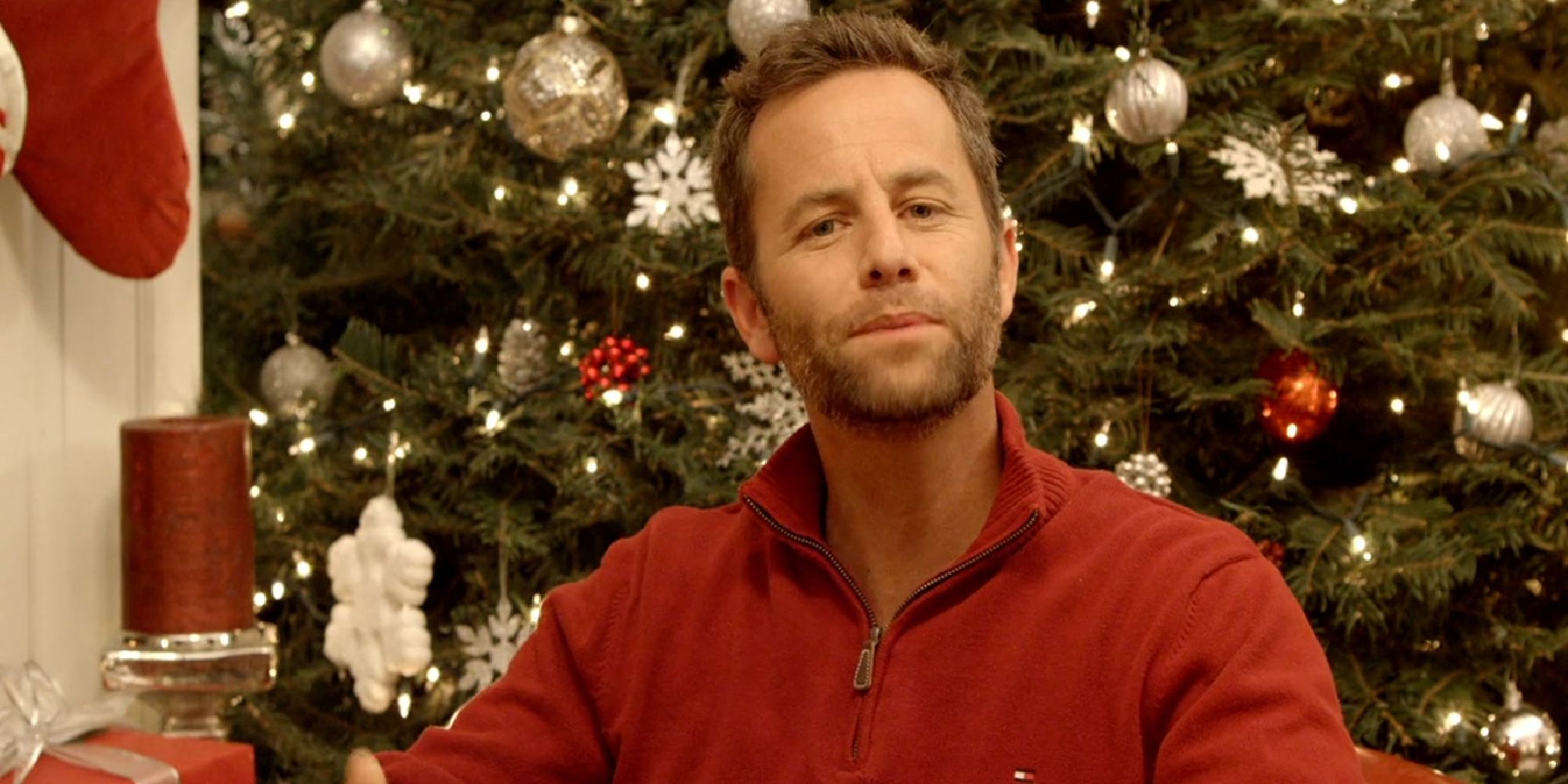 Kirk Cameron parle à la caméra dans Saving Christmas