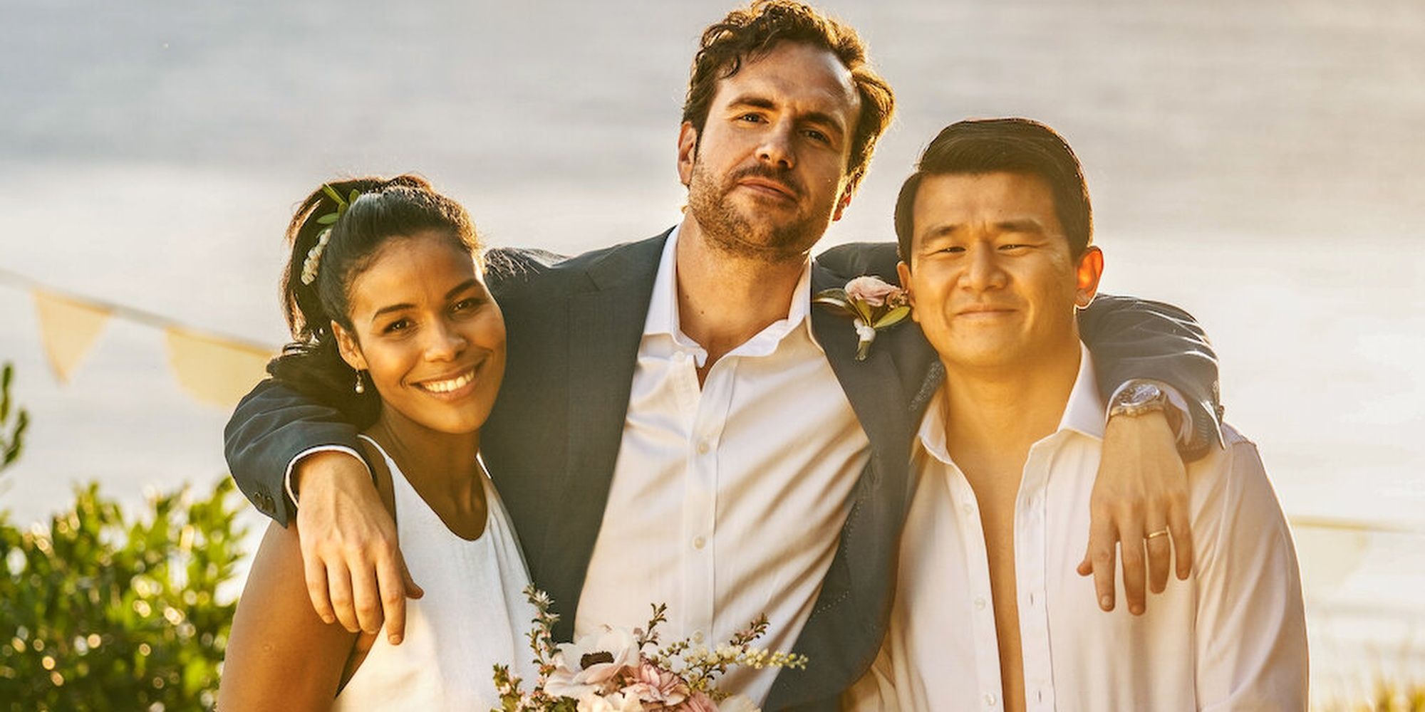 Zahra Newman, Rafe Spall et Ronny Chieng dans Long Story Short