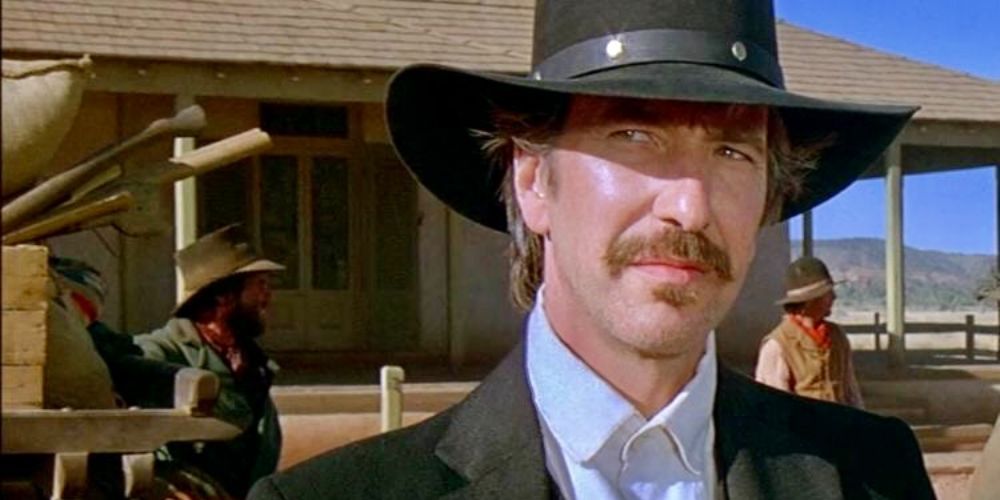 Alan Rickman comme Elliott Marston dans Quigley Down Under