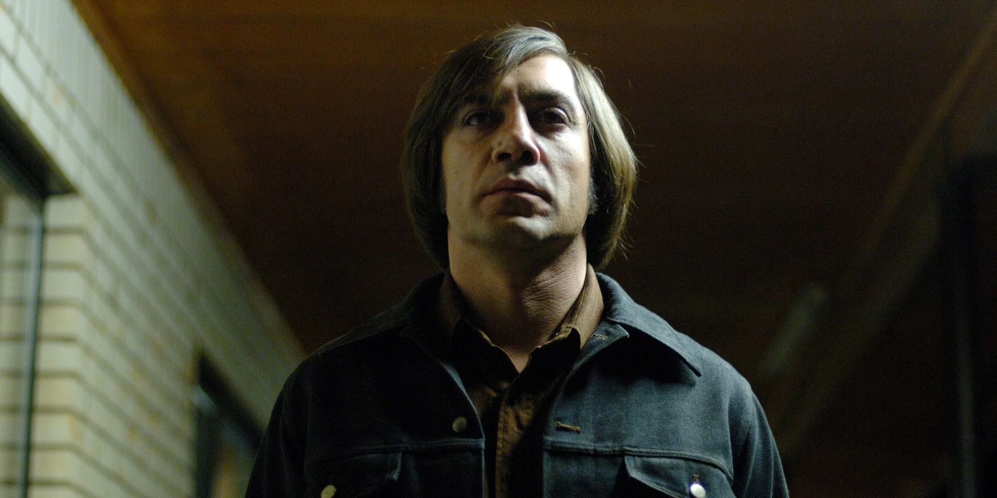 Anton Chigurh a l'air sérieux dans No Country For Old Men