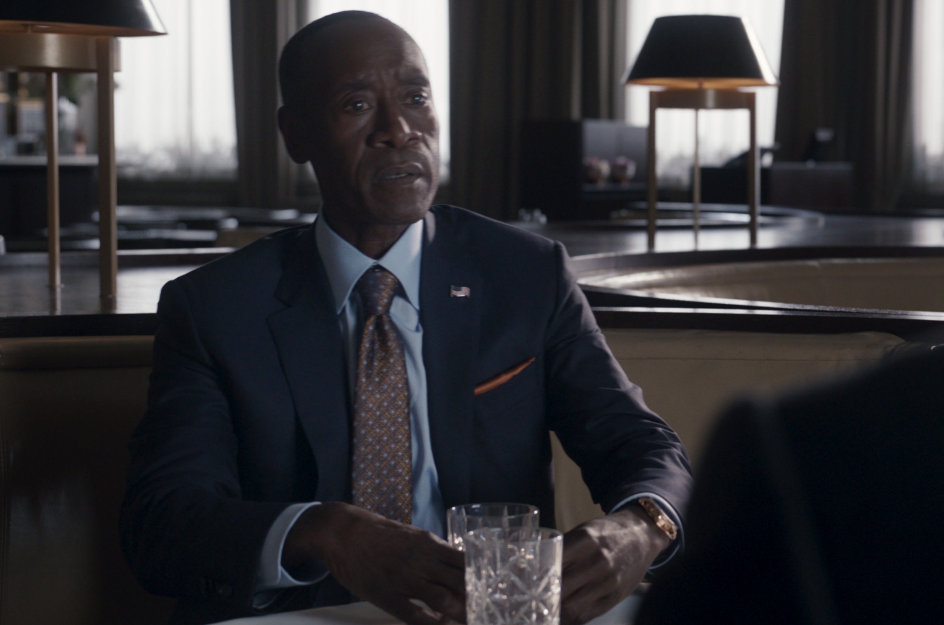 Don Cheadle comme James 