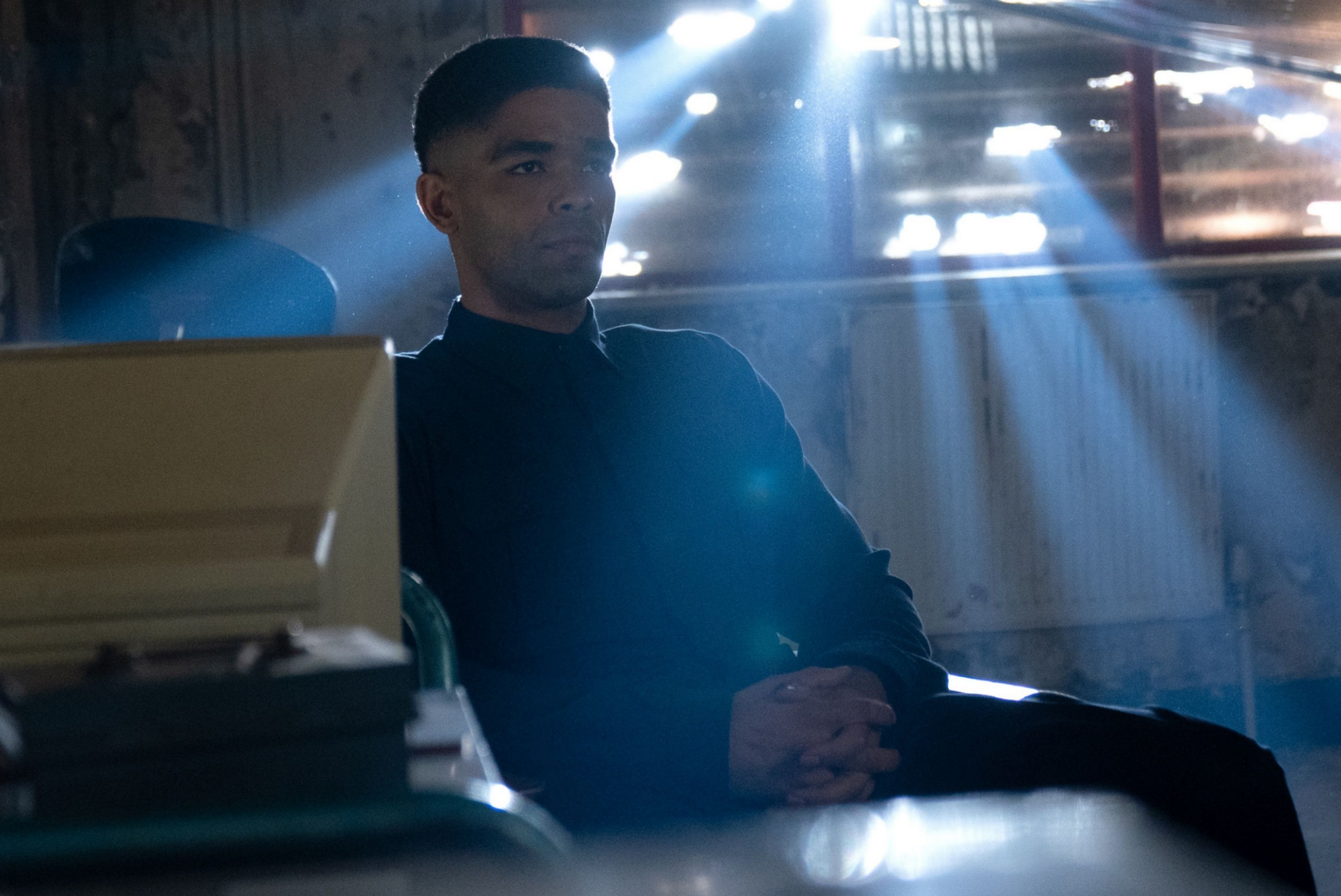 Kingsley Ben-Adir en tant que chef des rebelles Skrull Gravik dans Secret Invasion