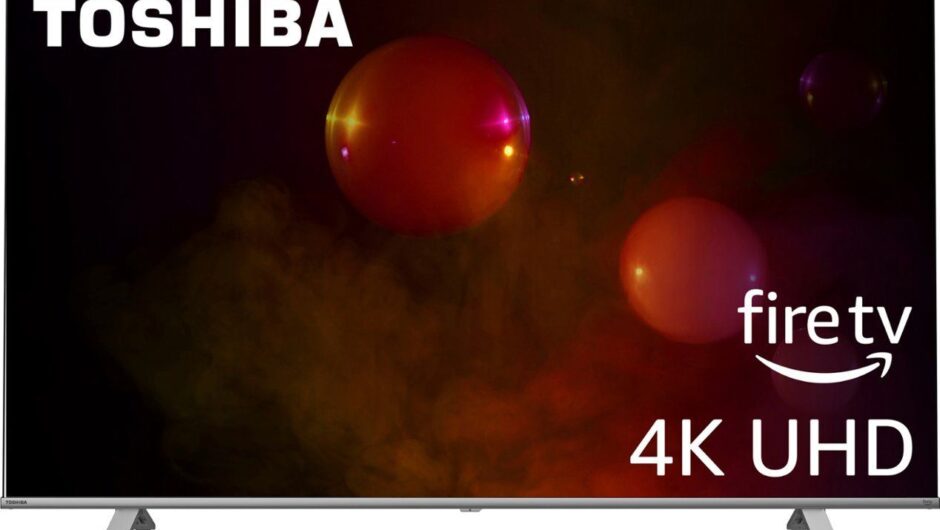 Agissez rapidement pour économiser 250 $ sur le téléviseur Smart Fire 75 pouces de classe C350 4K UHD de Toshiba