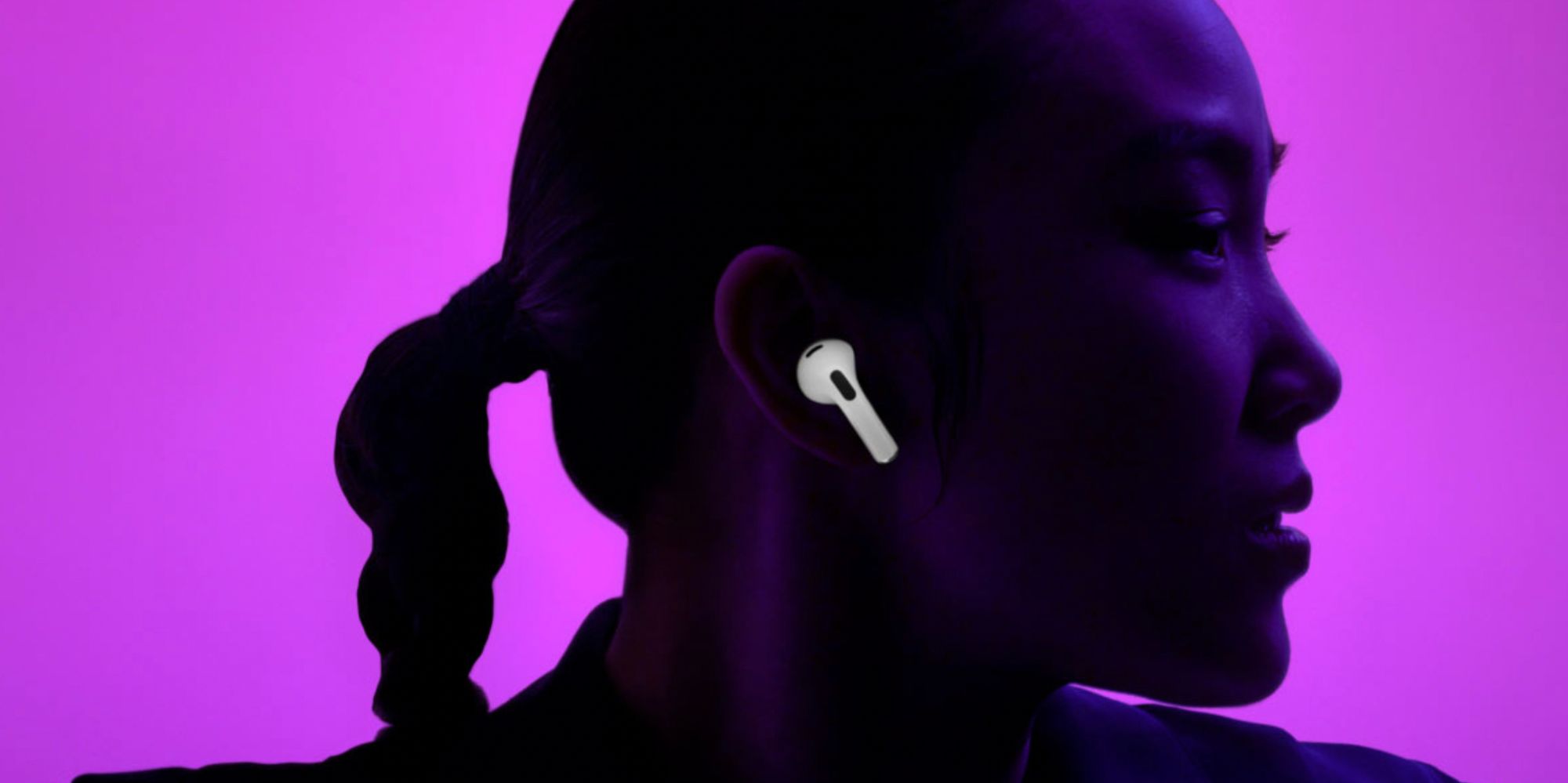 Quelqu'un portant des AirPods 3