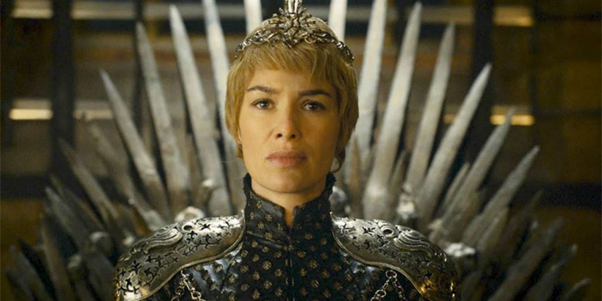 Lena Headey dans le rôle de Cersei Lannister couronnée reine en Game of Thrones.