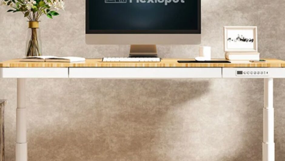 Examen du bureau debout Flexispot Comhar Pro Q8: adaptatif et bien construit